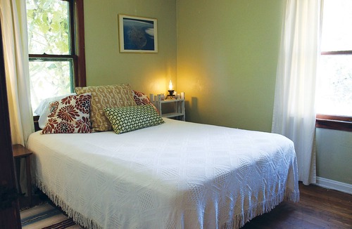 Fairfax House | Clean, Artsy Apartment, Nice Community, Driveway