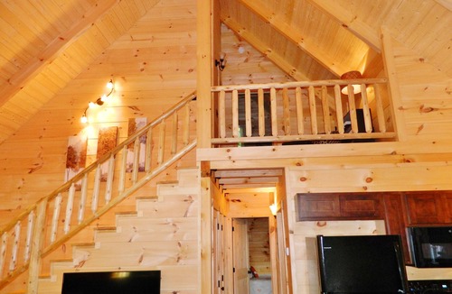 Black Mountain Cabin | ❤Clean Cabin WiFi in-town Easy access PAVED Black Mountain 15min to Asheville