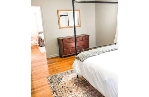 Midtown House | Clean, Comfortable, Close to Schools and Hospital.