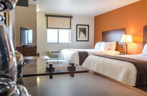 Lebanon Hotel | Clean, Comfortable Stay near Lebanon’s Historic Square & State Park Trails