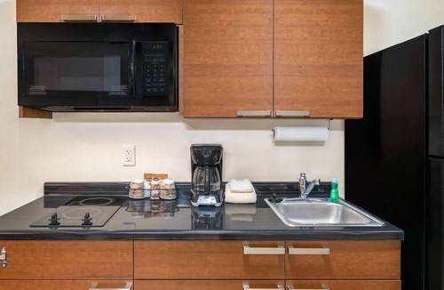 Lebanon Hotel | Clean, Comfortable Stay near Lebanon’s Historic Square & State Park Trails