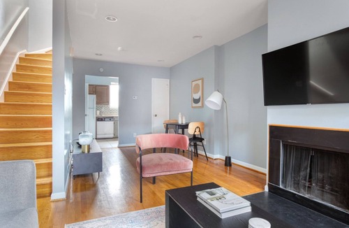Georgetown Apartment | Clean Georgetown 2BR w/W/D, nr Embassy Row & Nightlife, by Blueground