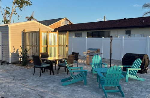 Grove City Apartment | CLEAN,Great Location,Dockage Available,HEATED Pool, HUGE Back yard. Unit C