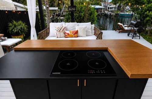 North Central Hollywood Villa | Clean luxury waterfront Villa near HardRock, Beaches, Airport & Restaurant.