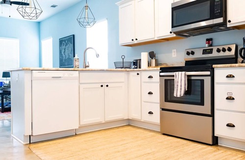 East Memphis Apartment | Clean & Serene House + Studio - Easy On/off I-40