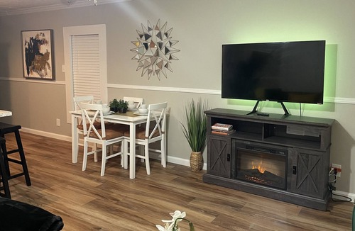 Marietta House | Clean Small Home with Community Pool only Minutes From Downtown Marietta