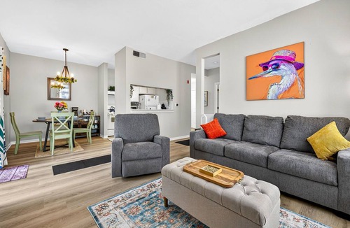 Clearwater Condo | Clearwater Condo with King Bed, Pool, & Gym - Gated Community