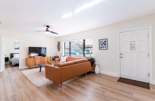 Clearwater House | Clearwater Hideaway w Huge Lap POOL 7 min to BEACH