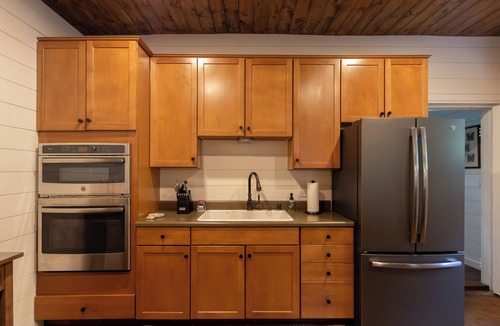 Central Cabin | Clemson Game Day Lake Front Retreat 5 min to Clemson University Volleyball Court