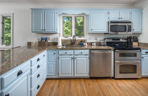 Seneca House | Clemson Hartwell Lake House, 5 kings, Football weekends open now, book early!