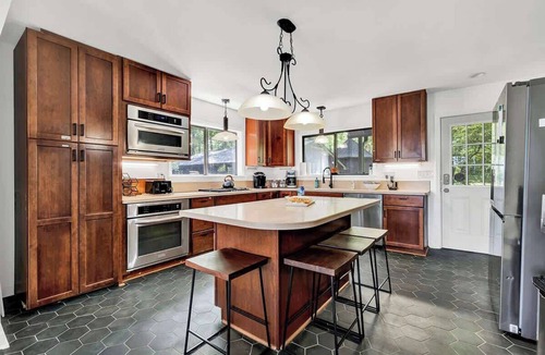 Sewanee House | Cliffside Mountain Retreat Near Sewanee | Sleeps 14