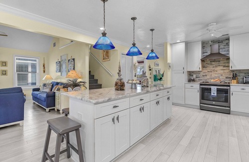 Mid Island House | Close to Beach, Secluded Pier with Partial Bay Views - Blue Bayou A - Roelens