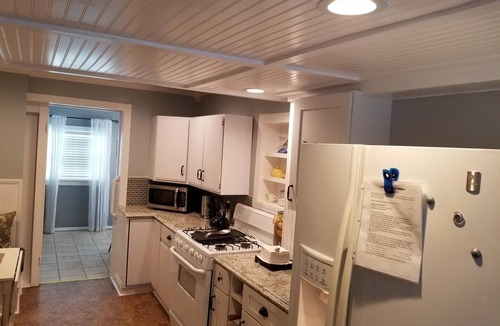 Tarpon Springs Apartment | Close to Beach and Tarpon Springs Sponge Docks. Cottage on Spring Bayou