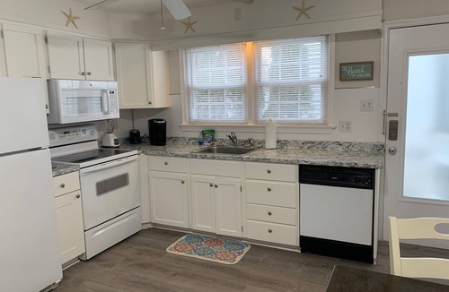 North End Condo | Close to Beach! Condo A