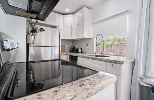 Harbordale Apartment | Close to beach, downtown, airport. Entire Apt.