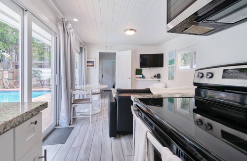 Harbordale Apartment | Close to beach, downtown, airport. Entire Apt.