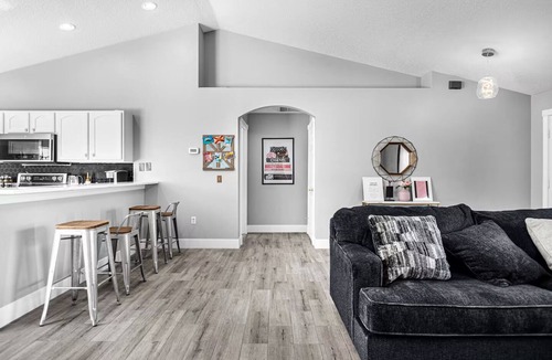 Thousand Oaks House | Close to Disney, 3 bed, 2 bath, Heated Pool, Jacuzzi, Pets ok, Game room