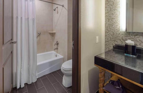 Florida Central Atlantic Coast Hotel | Close to Disney World + Pools. Spa. Restaurants.