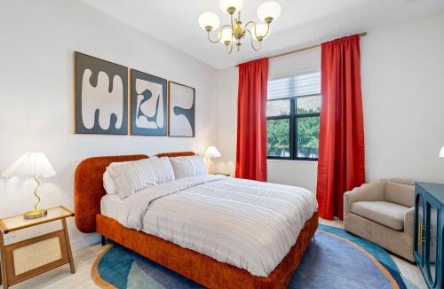 Pinecrest West Park House | Close to DT Tampa Newly Designed Fully Stocked Kitchen