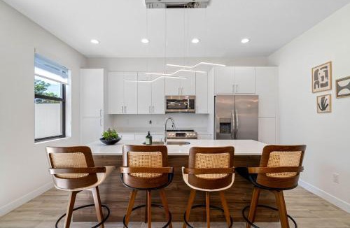 Pinecrest West Park House | Close to DT Tampa Newly Designed Fully Stocked Kitchen