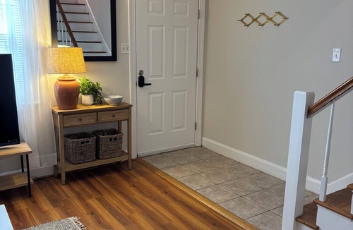 Forest Hills House | Close to Masters’s, Hospitals & Downtown