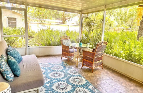 Fruitville Cottage | Close to Nathan Benderson-Owl's Nest Eco-Cottage