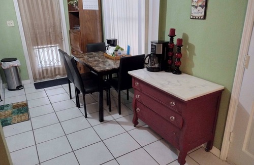 Tarpon Springs Cottage | Close to Sponge docks,private separate entrance, in the heart of Tarpon Spring!