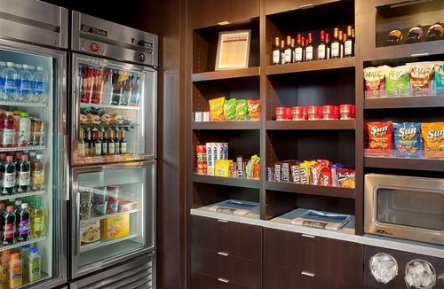 Home Park Hotel | Close to World of Coca-Cola! Swimming Pool, Onsite Parking, Pets Allowed!