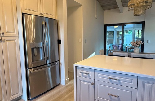 West Palm Beach House | CloseTo Downtown- Cold Plunge -Mini Golf- Sleeps 10- Floor to Ceiling Windows