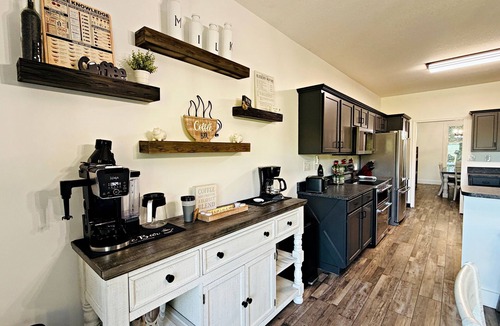Leicester House | Cloud Nine | Private 40-Acre Mountaintop w/Hot Tub, Theater & Biltmore Pass
