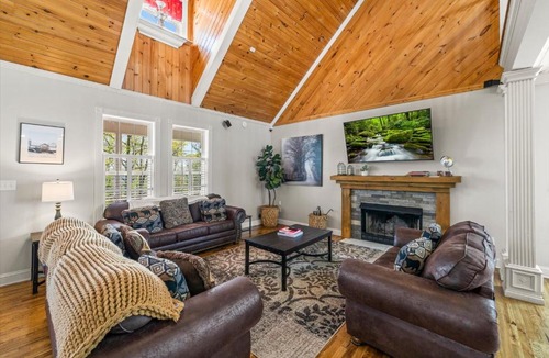 Sevierville Ski Chalet | Cloud View Manor Stay Above the Clouds