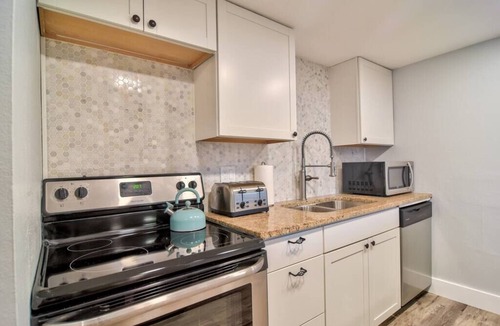 South Bradenton Condo | *Coastal 2/2 Condo w/Pool 6 Mins to IMG
