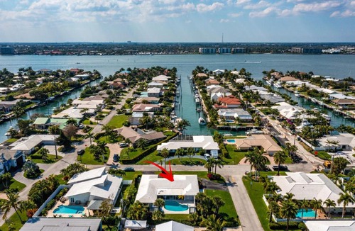 Singer Island House | Coastal 4B/3B Allure w/ Heated Pool & Lanai - Walk to Beach!