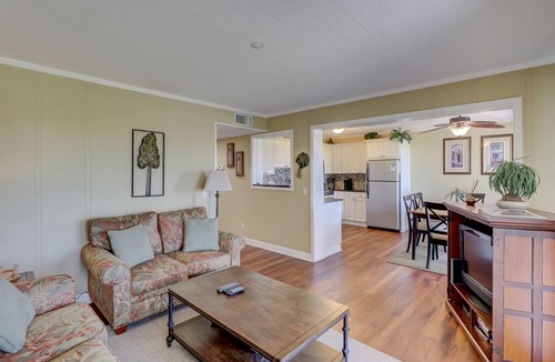 Folly Field Villa | Coastal Bliss Meets a Golfer’s Paradise in this Stunning Ocean-View condo.