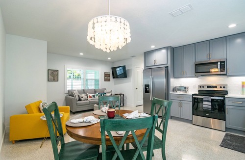 Ilexhurst House | Coastal Calm Steps from the Beach