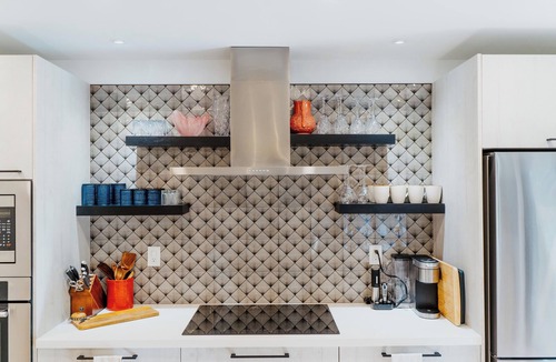 Jupiter Condo | Coastal Chic 1BR Retreat – Walk to Jupiter Beach!