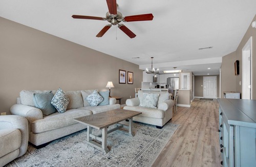 Miramar Beach Condo | Coastal Chic 2/2 Close to the Beach! Sleeps 6!