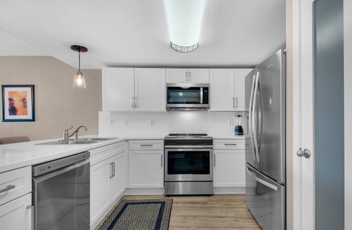Miramar Beach Condo | Coastal Chic 2/2 Close to the Beach! Sleeps 6!