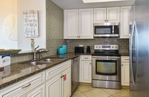 Fort Walton Beach - Destin Condo | Coastal chic beachfront condo w/updates & private balcony!
