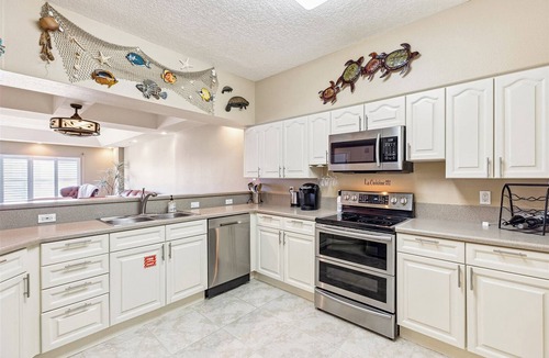 Avon By The Sea Condo | Coastal Comfort 3BR Condo with Pool & Hot Tub