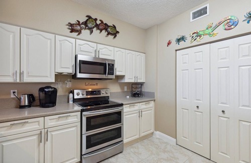 Avon By The Sea Condo | Coastal Comfort 3BR Condo with Pool & Hot Tub
