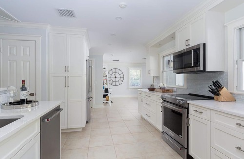 South Beach House | COASTAL CONTEMPORARY - Luxurious 4-BR Home, 2 minute walk to beach