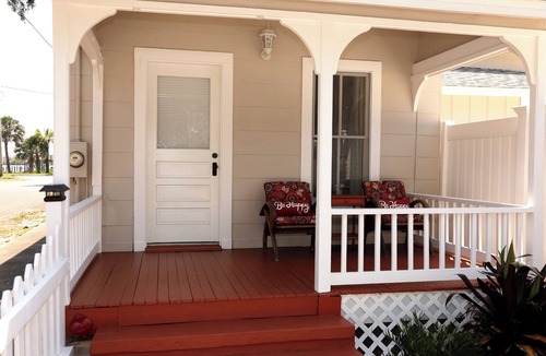 Historic District House | Coastal Cottage on the river, in the heart of NSB!