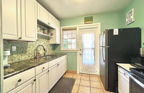 Cocoa Beach Cottage | Coastal Cottage 233 - Walk to Beach, King Bed