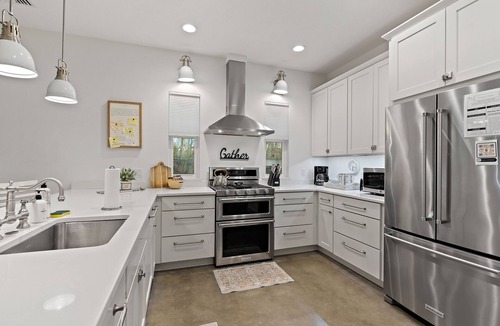 Pinecraft House | Coastal Cottage | Outdoor Oasis w/Fire Pit + Grill!