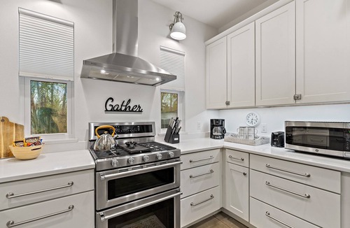 Pinecraft House | Coastal Cottage | Outdoor Oasis w/Fire Pit + Grill!