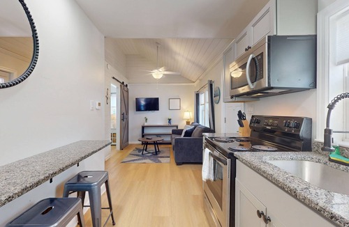 Lower Township Cottage | Coastal Estate – Family Cottage with 2BD, 2BA & Pool Access
