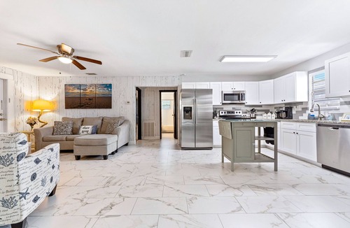 Vamo House | ☀Coastal Gem☀Heated pool & amazing location!☀