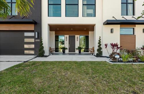 Arlington Park House | Coastal Luxe, SaltPool Spa, 5miles to Siesta