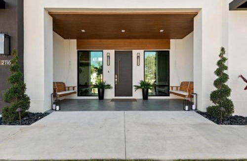 Arlington Park House | Coastal Luxe, SaltPool Spa, 5miles to Siesta